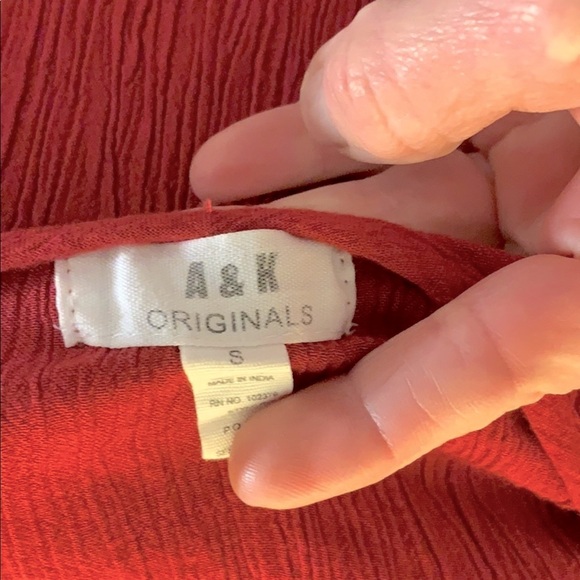 A&K Cold Shoulder Top 🎀 - Picture 7 of 7